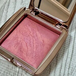 HOURGLASS “Sublime Flush” Ambient Lighting Blush
